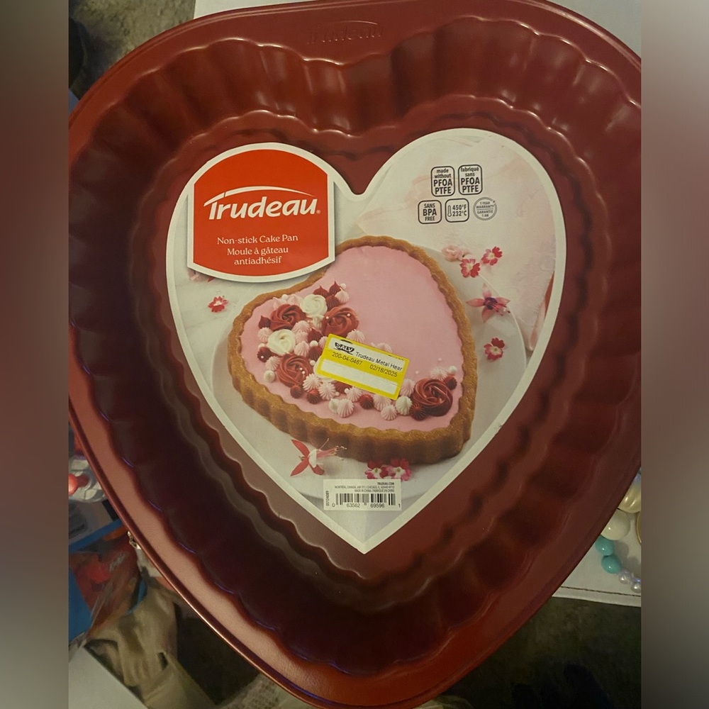 TRUDEAU Red Heart-Shaped non stick  Bakeware